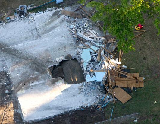Florida sinkhole house pictures Florida sinkhole house pictures
