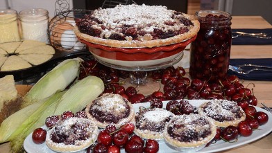 PHOTO: Seen here is Elizabeth Karmel's Double Cherry Pie With Streusel Topping, featured on Good Morning America.
