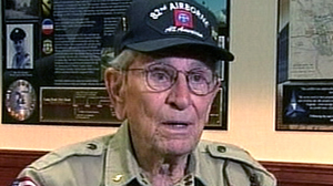 PHOTO World War II veteran Bob Bearden receives purple heart, other awards.
