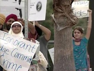 Skihs protest the haircut given to Florida inmate Jagmahon Ahuja, also a Sikh.