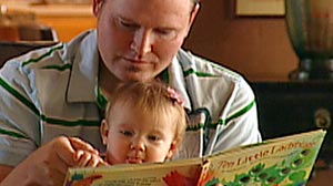 Photo: Recession Prompts Gender Role Reversal: Failing Economy Challenges Convetion: Male Nurses, Stay-at-Home Dads