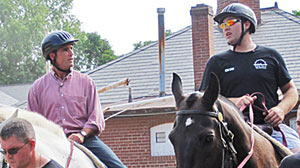 Photo: Wounded Veterans Rehabilitate by Riding Horses: Army Program Helps Heal Battle Scars Through Horse Riding