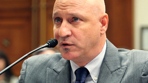 PHOTO Celebrity chef Tom Colicchio testifies before congress, July 1, 2010, giving ideas on how to improve school lunches.