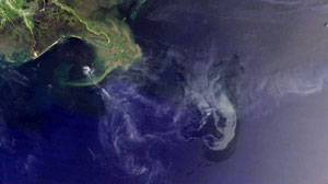 Photo: Natural Gas Slows Oil Leak in Gulf of Mexico: Satellite Imagery Shows Shrinking Slick, as Gas Slows Flow of Oil
