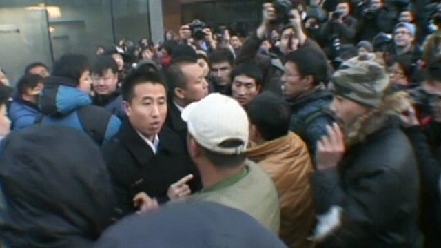 Riot at an Apple Store