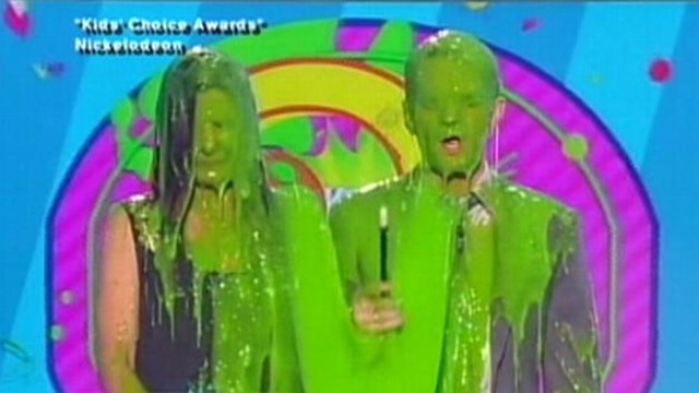 VIDEO: Nickelodeon awards show leaves some celebrities in a sticky situation.