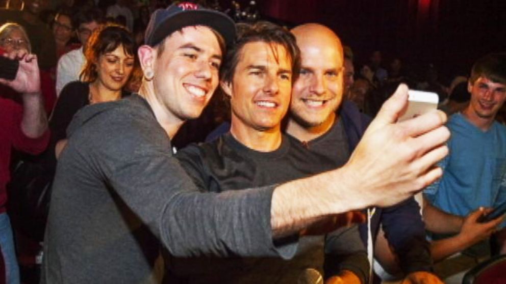 VIDEO: Instant Index: Tom Cruise Surprises Audience at Edge of Tomorrow Premiere