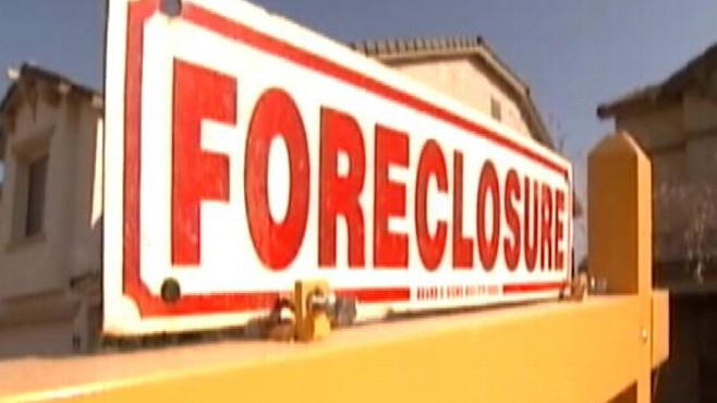 VIDEO: As more homeowners struggle, two Missouri realtors help prevent foreclosure.