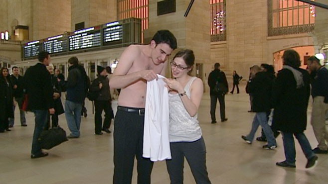 VIDEO: David Muir hits the streets to see if people are wearing American-made clothes.