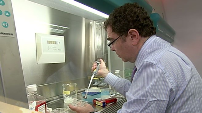 VIDEO: Scientists work on cancer treatments based on individual patients' gene makeup.