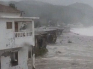 Watch: Hurricane Sandy Hits Jamaica on Path Toward Cuba, Florida