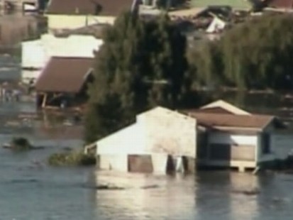 VIDEO: Death Toll Rises in Chile as Looting Hampers Rescue Efforts