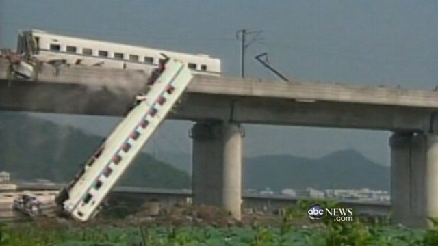VIDEO: Chinese government under fire for its handling of high-speed train accident.