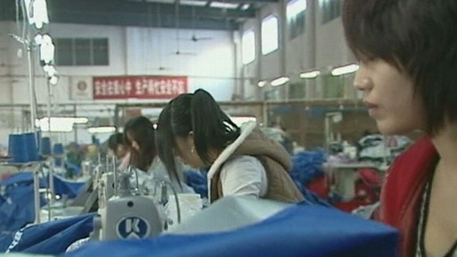 VIDEO: Many Chinese People Leave Their Families to Work in Factories