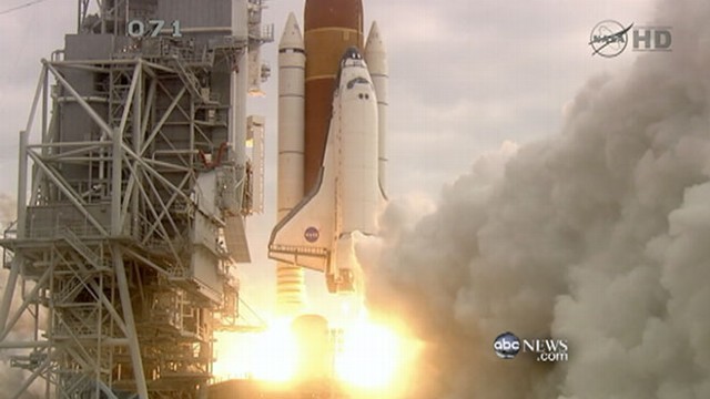 VIDEO: Gabrielle Giffords Attends Endeavour?s Final Launch