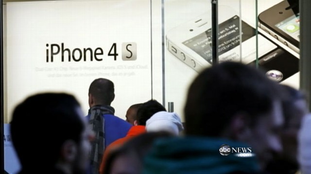 VIDEO: Thousands line up for latest Apple product following CEOs passing.