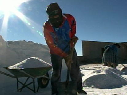 VIDEO: Lithium to for electric car batteries in Bolivia