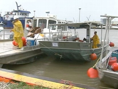 VIDEO: A week after Hurricane Alex hit, skimmers still are docked.