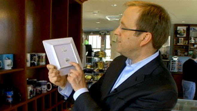 VIDEO: An energized senator gets gift shops to sell American-made memorabilia.