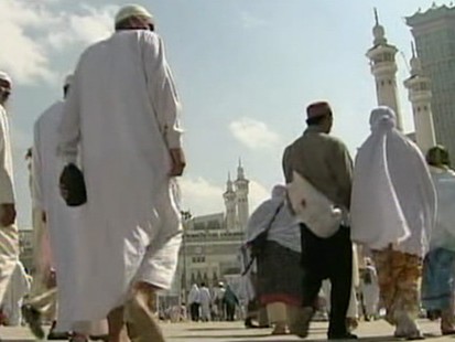VIDEO: Praying for a healthy pilgrimage to Mecca