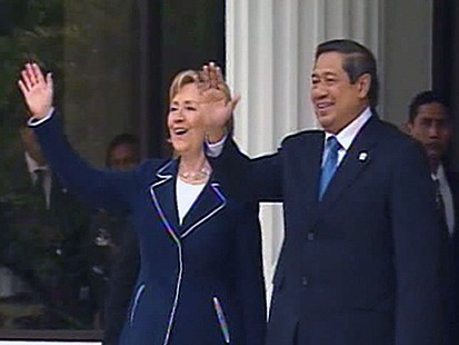 VIDEO: Clinton Reaches Out to Jakarta Youth