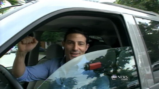 VIDEO: Christmas crunch time means dreaded challenge of parking the car at the mall.