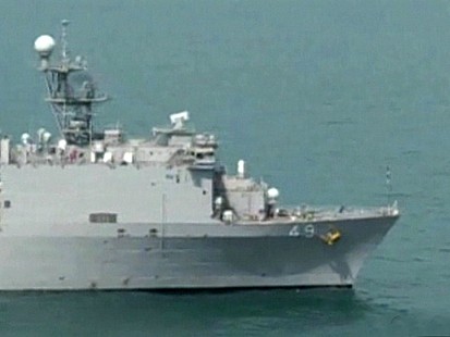 VIDEO: Hostage Tries To Flee Pirates Grasp