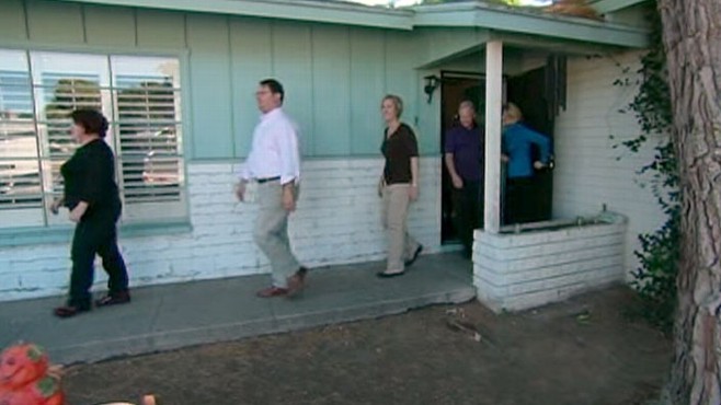 VIDEO: One neighborhood in Phoenix bans together to fight the foreclosure epidemic.