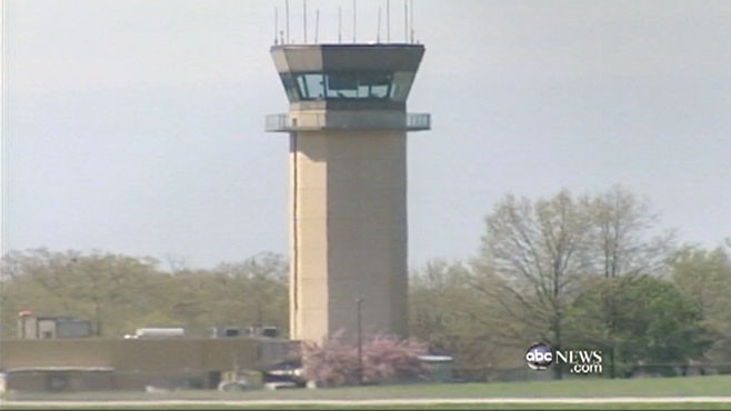 VIDEO: A Tennessee air traffic controller fashioned a bed out of couch cushions while on the job.