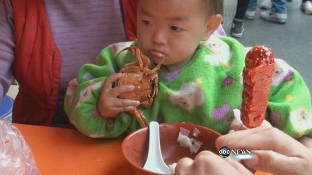 VIDEO: Research shows mothers' eating habits influence babies in the womb.