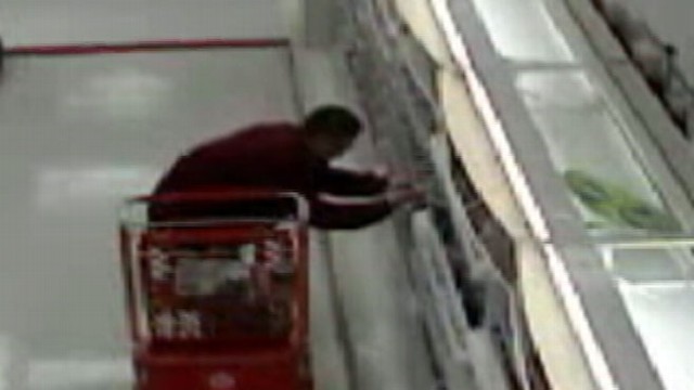 VIDEO: New wave of brazen thieves take big-ticket items.