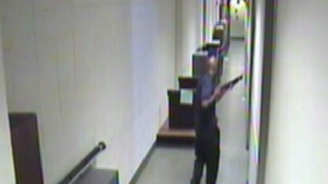 VIDEO: Aaron Alexis marched through the Navy Yard going door to door with a sawed-off shotgun in his hand.