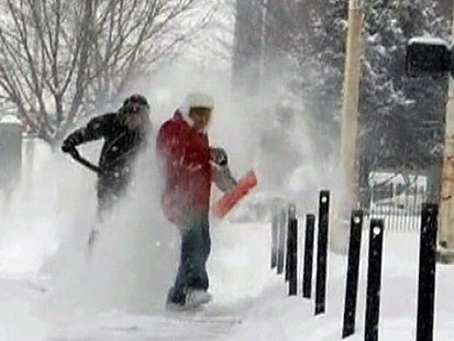 VIDEO: Massive Winter Storm Blankets Heartland