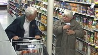PHOTO How Do People Respond When They See Elderly Shoplifters?