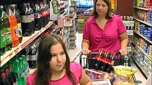 PHOTO: Cameras capture reactions when a mom is harassed by other food shoppers.