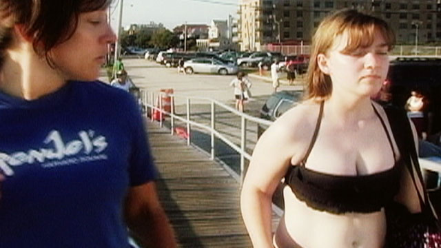 PHOTO What would you do if you saw a mother haranguing her daughter about her body?