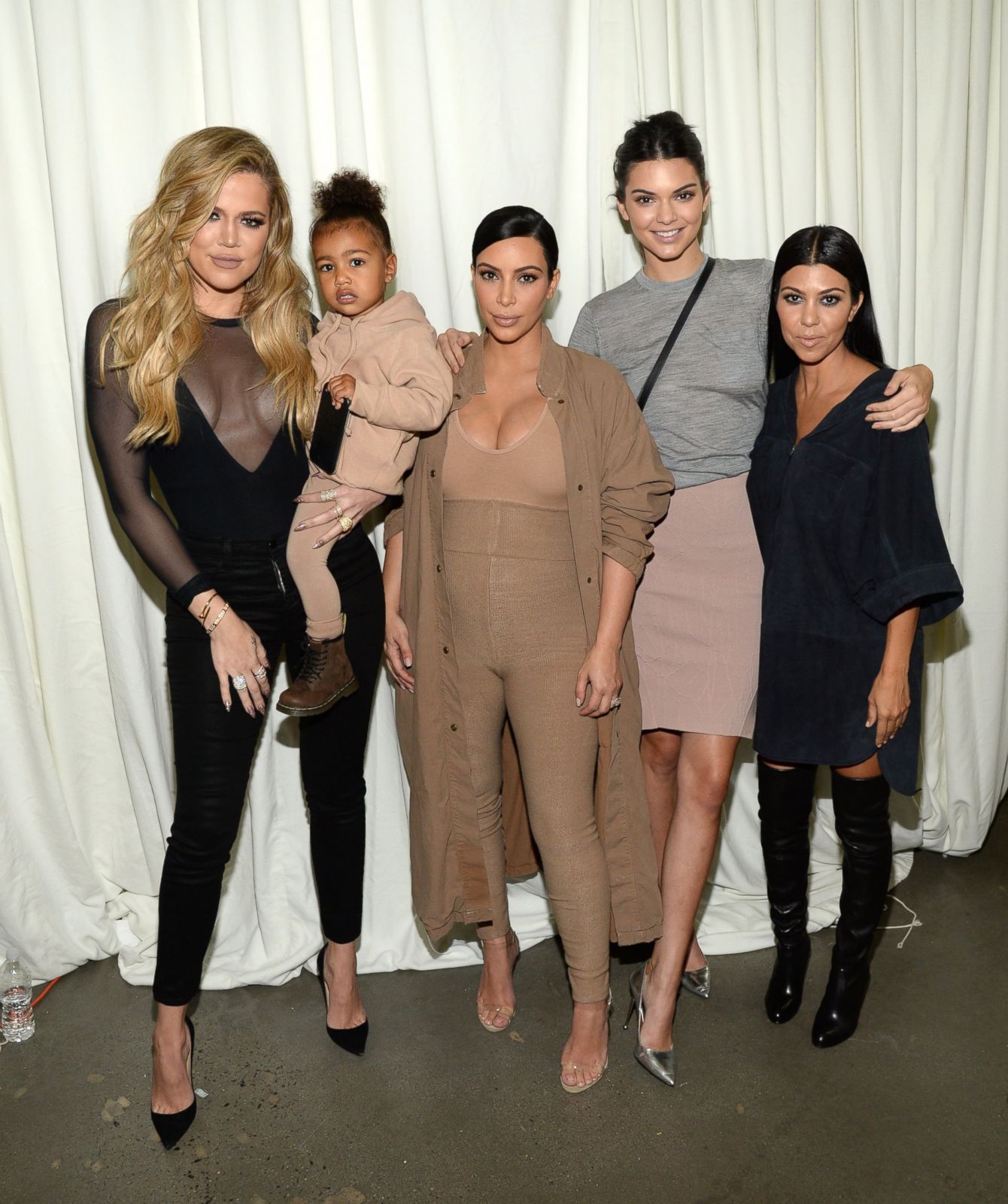 Top 101+ Pictures Kim Kardashian Kanye West Fashion Show Updated