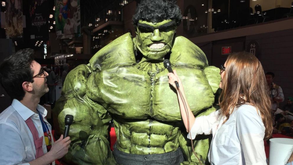 Meet the Man Who Spent 4 Months Building 7-Foot Hulk Costume for Comic ...