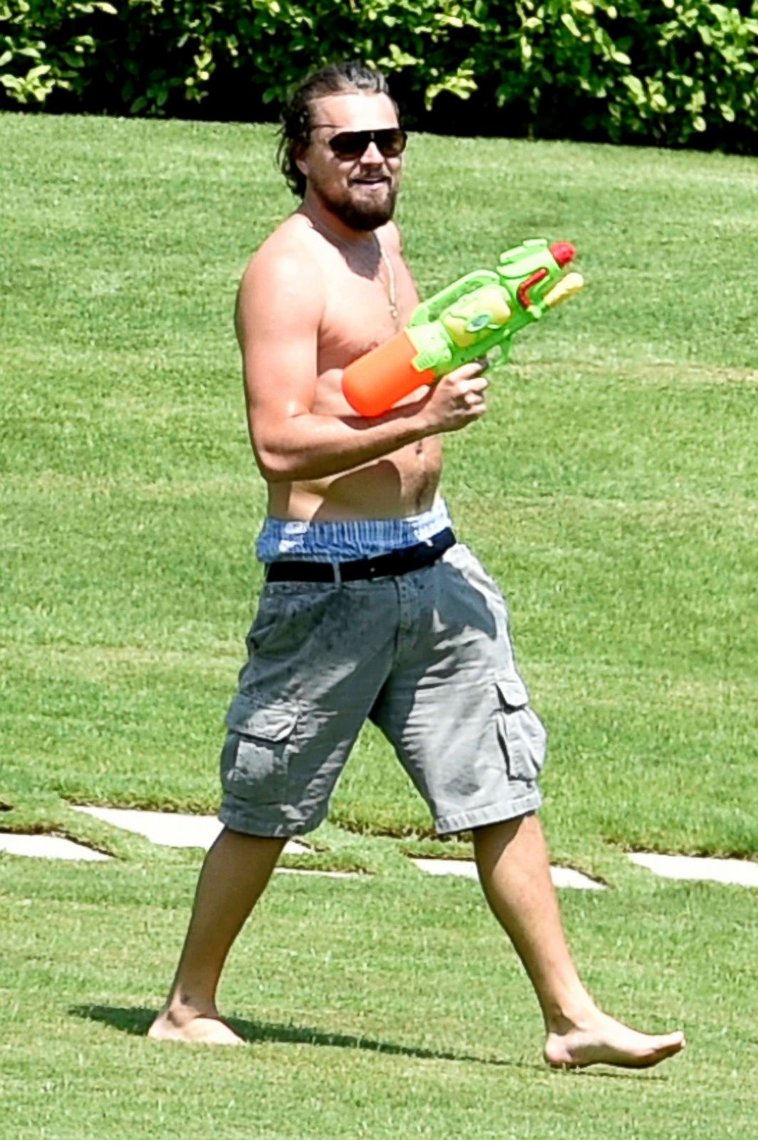 Leonardo DiCaprio Gets Aggressive with a Water Gun Picture ...