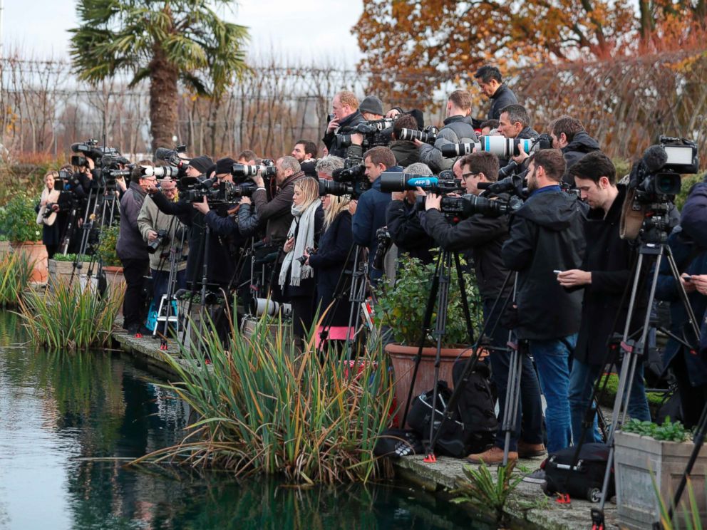 PHOTO: Members of the media gather in the Sunken Garden at Kensington Palace in west London, Nov. 27, 2017, as they wait for Britains Prince Harry and his fiance, U.S. actress Meghan Markle to pose for a photograph.