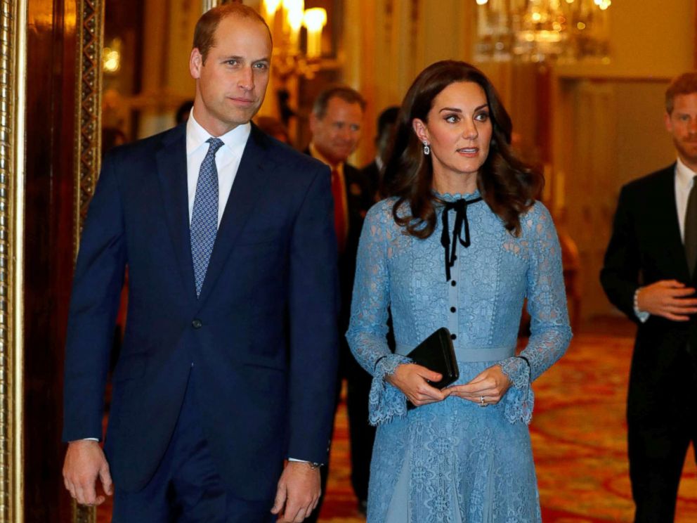 Princess Kate shows off her pregnant belly in stunning black lace dress ...