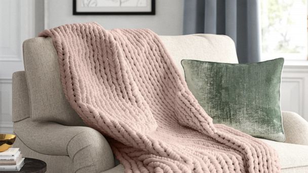 Kelly Clarkson Home Blush Madison Handmade Chunky Double Knit Throw