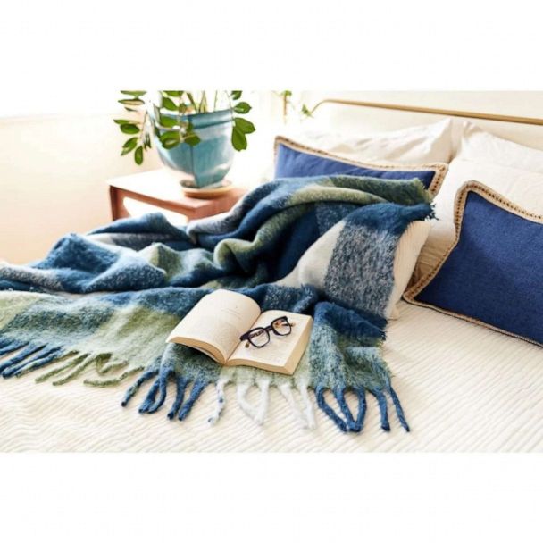 rockflowerpaper: Cuddle Throw