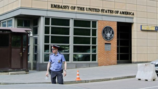 Russia Expels Two U S Diplomats In Row After Assault Outside Embassy