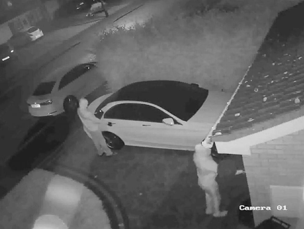 High-tech car robbery caught on video in the UK - ABC News