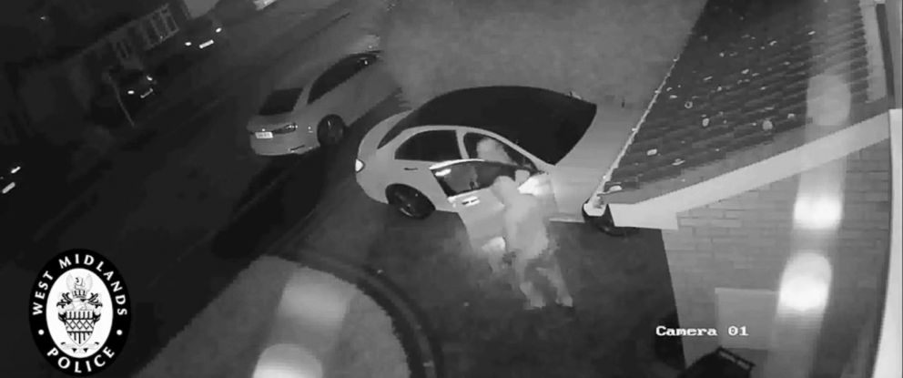 High-tech car robbery caught on video in the UK - ABC News