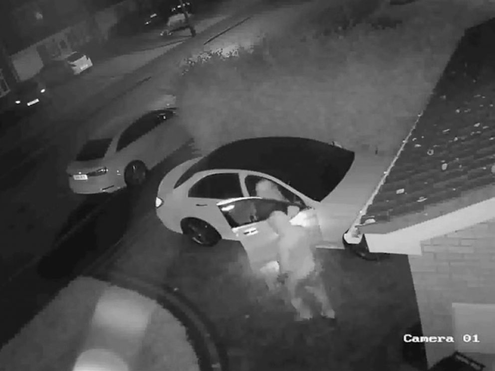 High-tech car robbery caught on video in the UK - ABC News