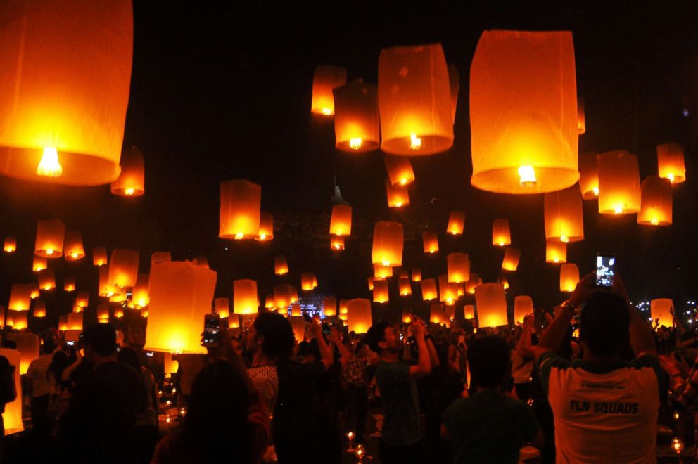 PHOTO: People fly lanterns at Borobudur temple during New Year celebrations in Magelang, Indonesia, Jan. 1, 2018. 