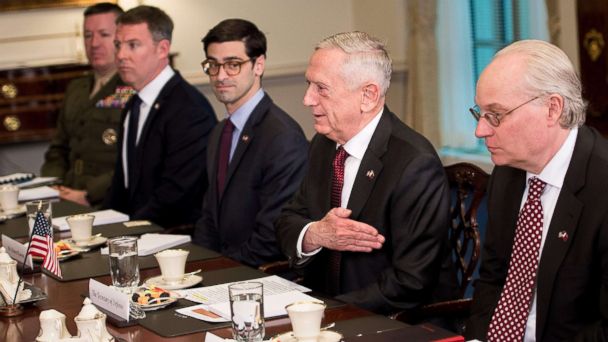 Mattis doesn't rule out airstrikes in Syria after alleged chemical attack