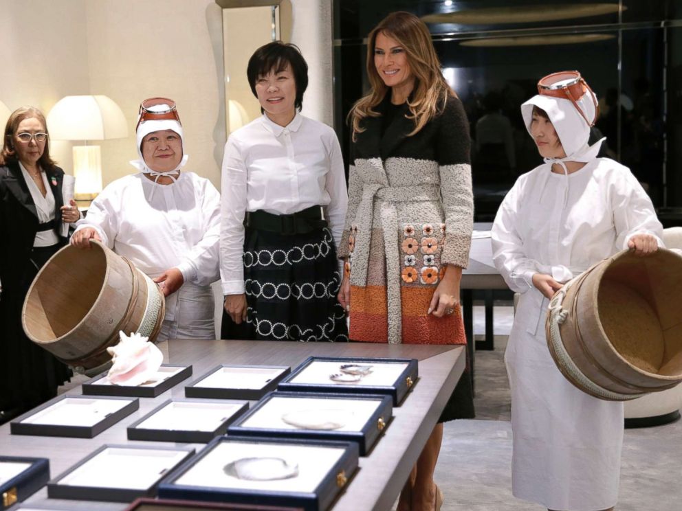 PHOTO: First lady Melania Trump and her Japanese counterpart Akie Abe, third from right, listen to a sales manager during their visit to a Japanese pearl jewelry maker at Ginza shopping district in Tokyo, Nov. 5, 2017.